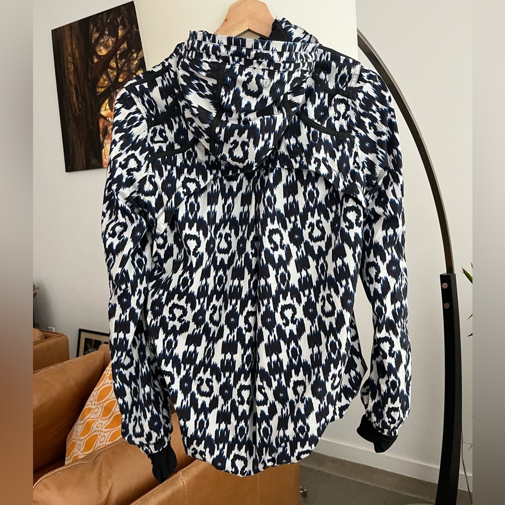 Lululemon Down Time Jacket - Picture 5 of 6